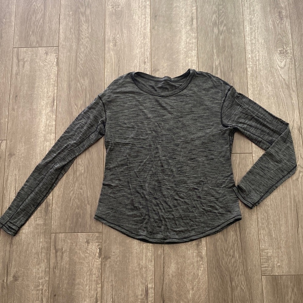 Lululemon grey/black heathered long sleeve top